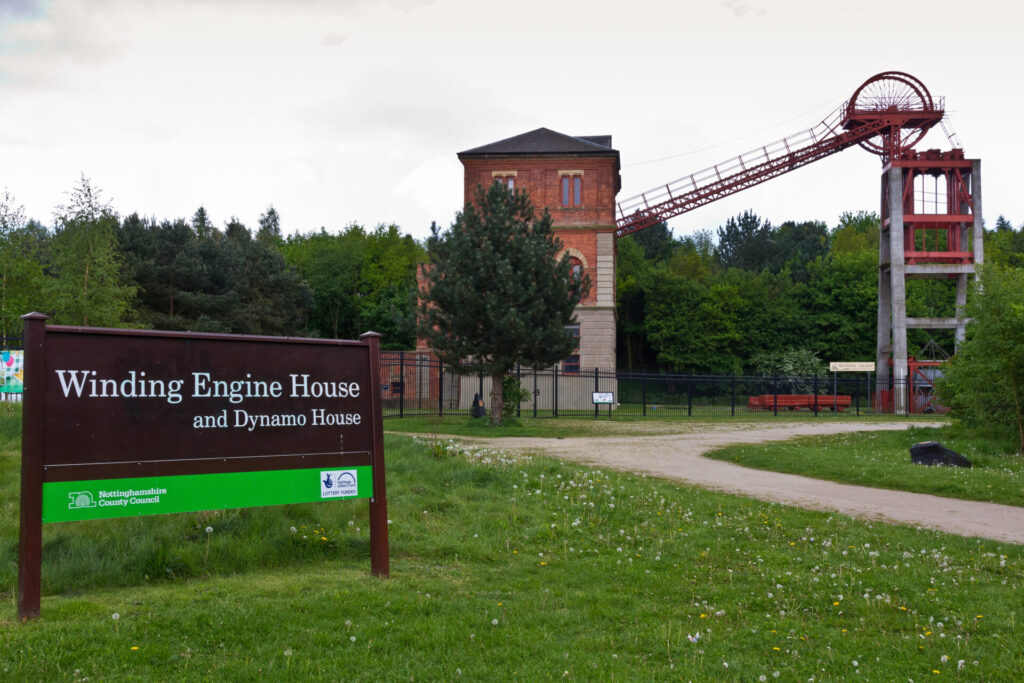 Image of a winding wheel and engine house