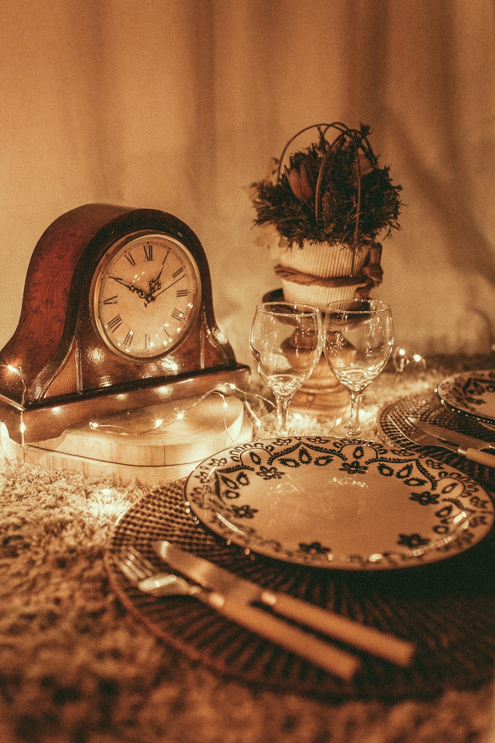 Table place setting with fairy lights and a clock